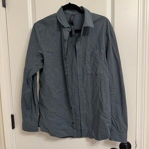 Men’s LS Lululemon button down shirt. Size S, Dark blue, never worn